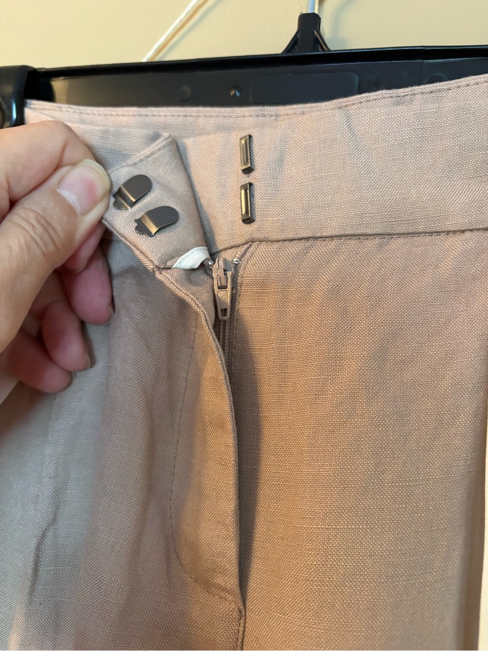Black Tape Cropped Drawstring Linen-Blend Pants in Pinky-Taupe - Picture 7 of 12